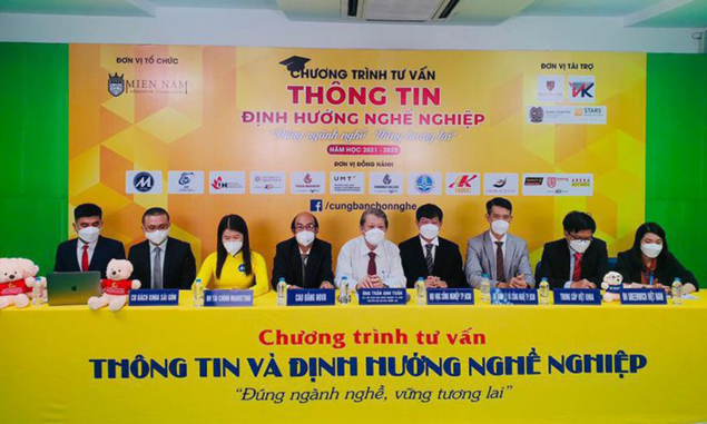 hinh anh khan trai ban chuong trinh tu van thong tin va dinh huong nghe nghiep