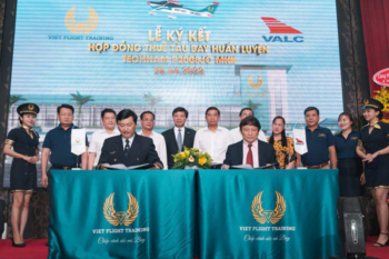 hinh anh khan trai ban viet flight training