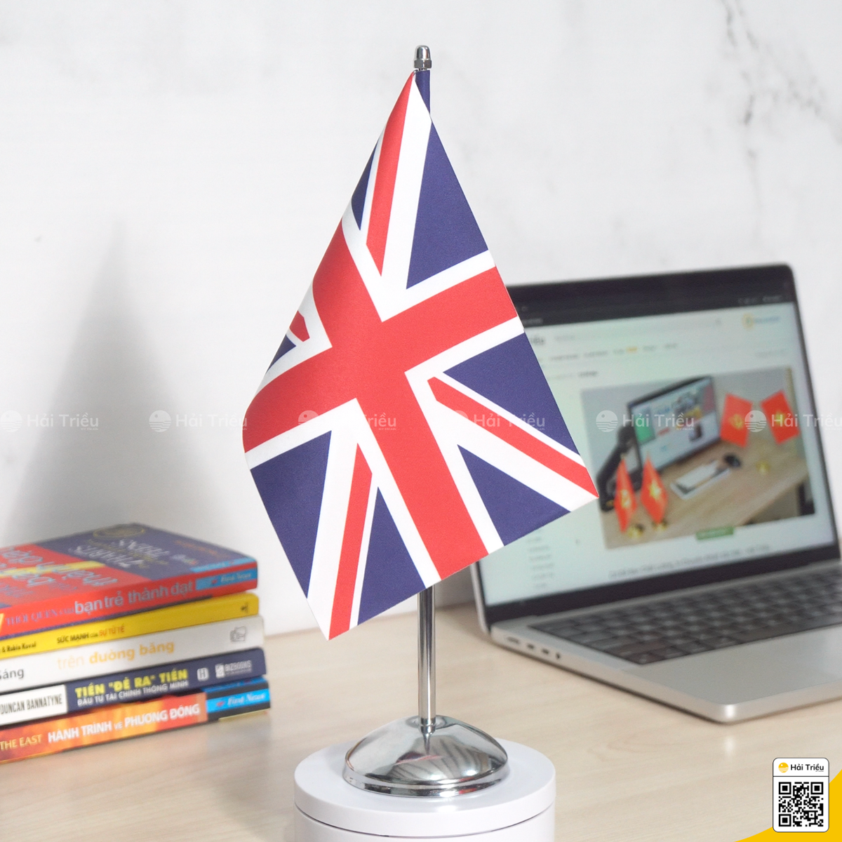 co vuong quoc anh de ban de don inox bac