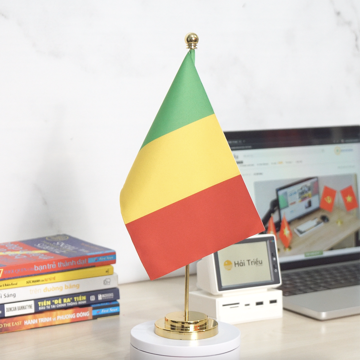 co mali de ban de don inox ma vang